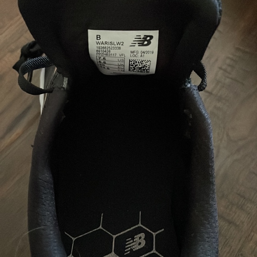 New Balance size 7.5 - Picture 4 of 4